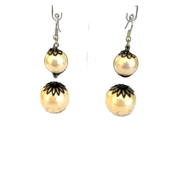 Beautiful earrings  - Picture 5 of 5